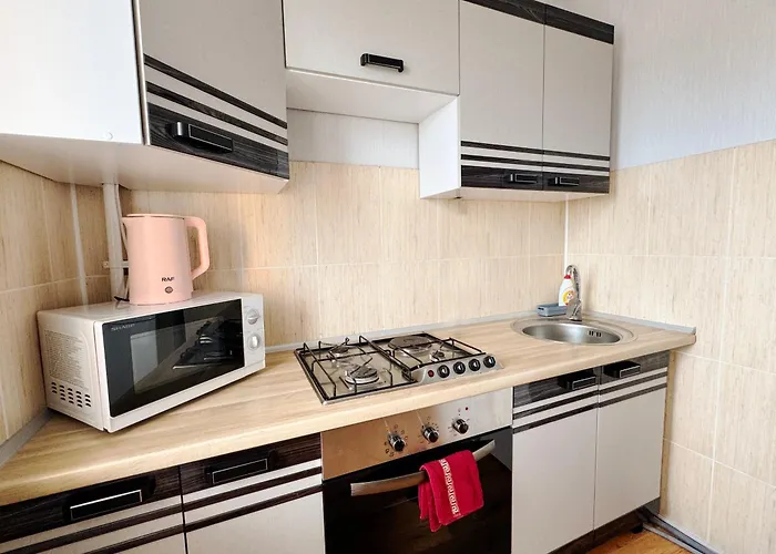 Charming,Lovely And Central With Park View